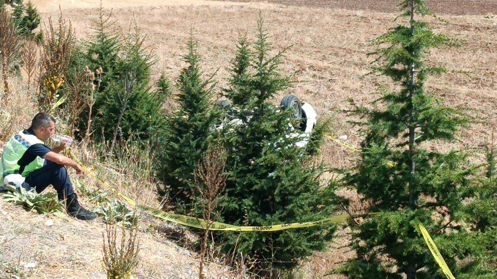 Takla atan otomobilin altında kalan uzman çavuş şehit oldu 2